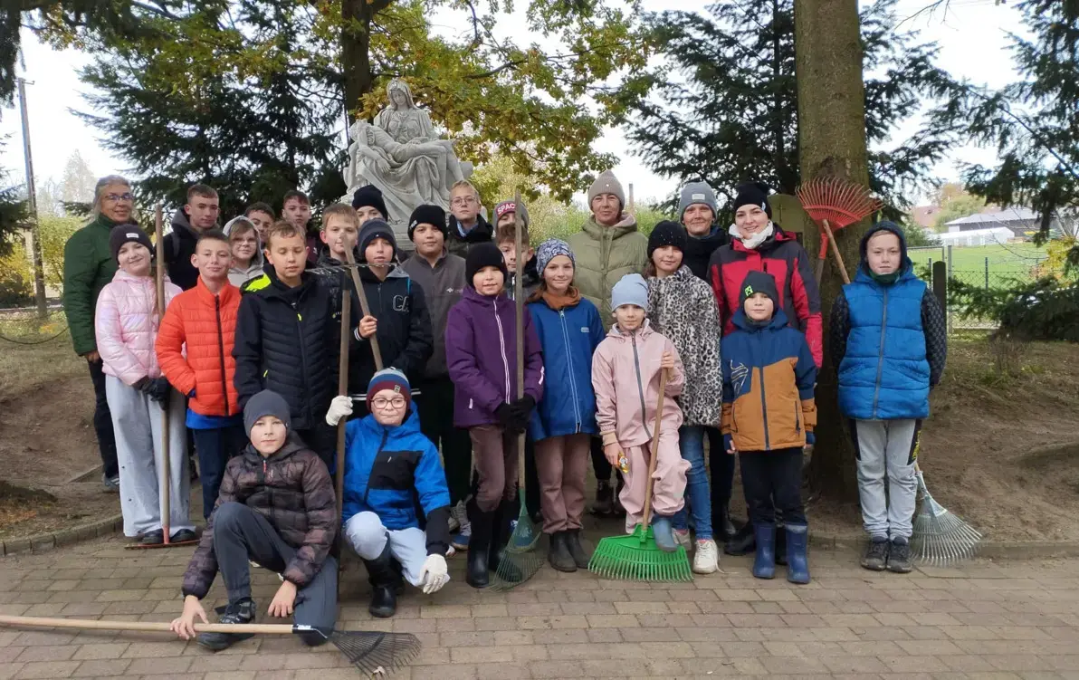 Zdjęcie do Sprzątanie cmentarza w Krojantach