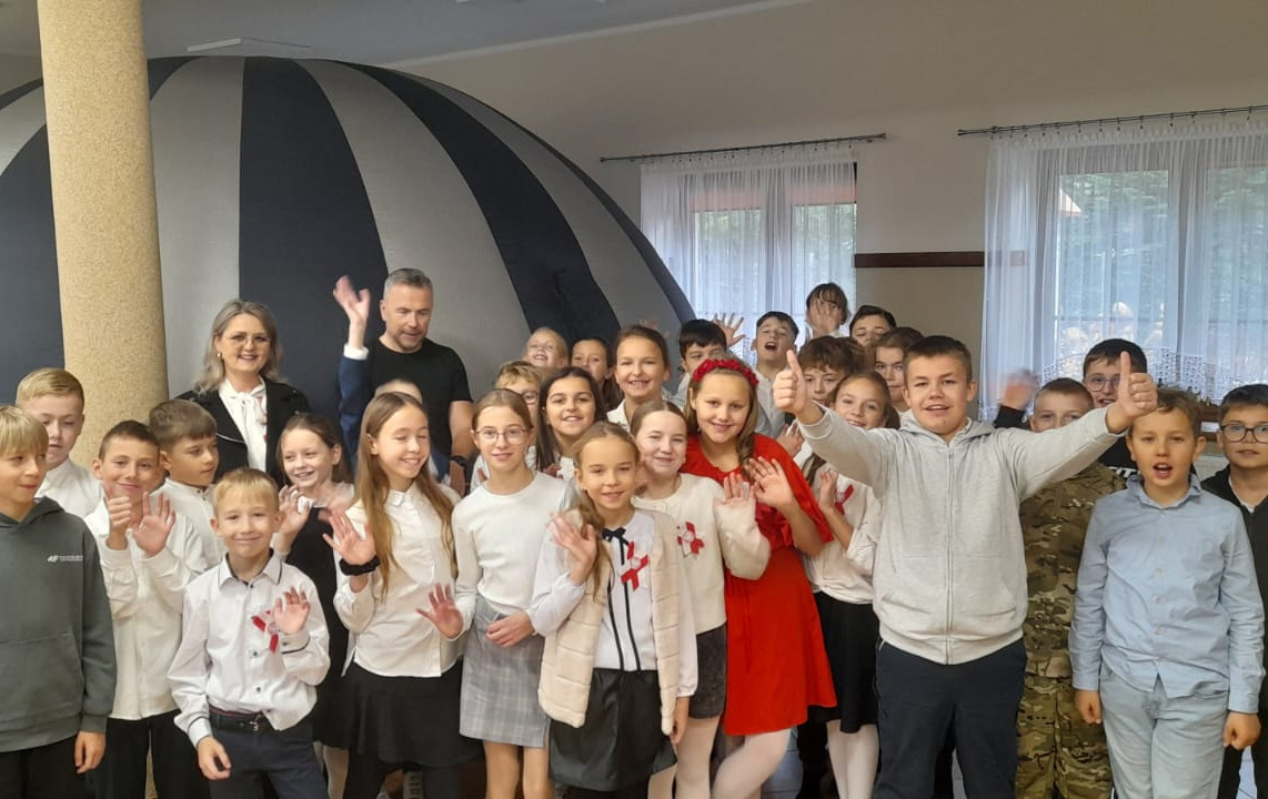 Zdjęcie do "Wyjście z klasą - pokaz film&oacute;w edukacyjnych w Kinie Sferycznym"