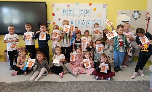 grupa dzieci przedszkolnych